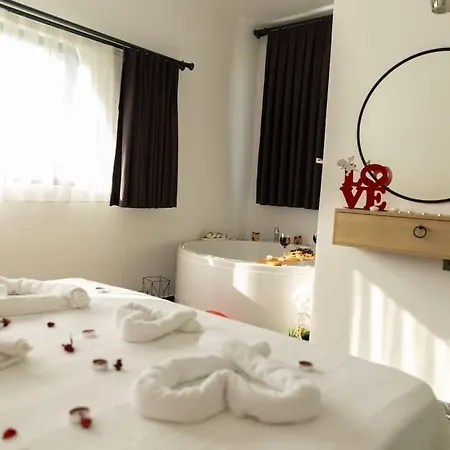Mutlu Ve Huzur Dolu Bir Tatil Ortaca