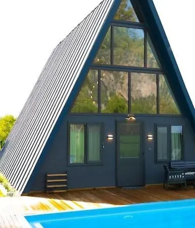 Mutlu Ve Huzur Dolu Bir Tatil * Ortaca