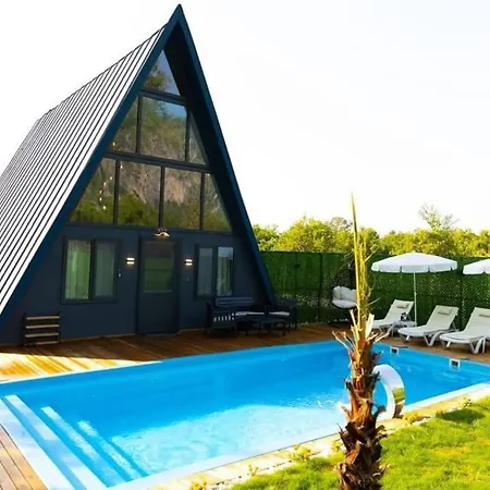 Mutlu Ve Huzur Dolu Bir Tatil * Ortaca