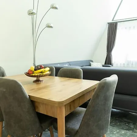 Mutlu Ve Huzur Dolu Bir Tatil